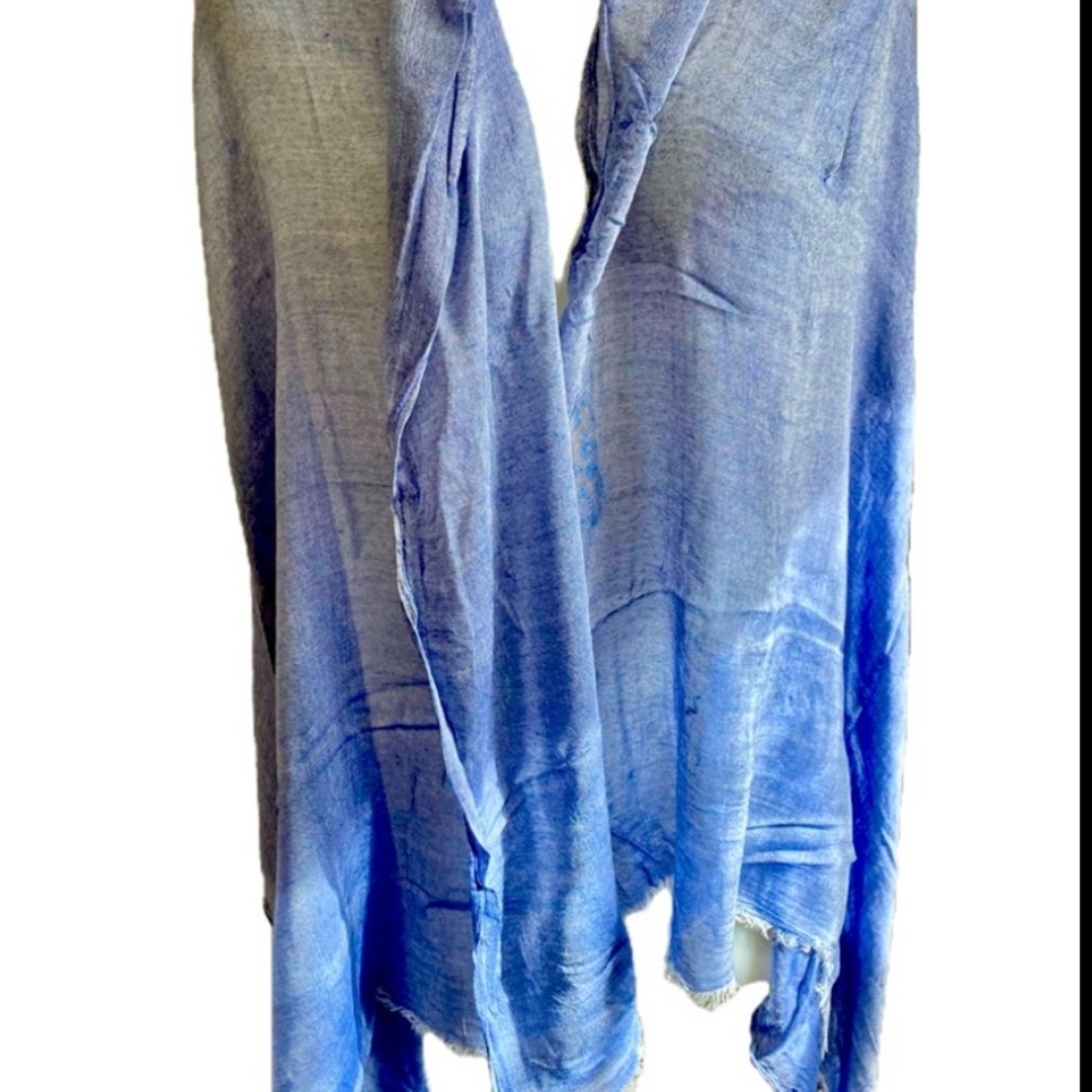 Calvin Klein Chambray Wrap / Scarf -37x68 blue chambray , poly blend, beautiful